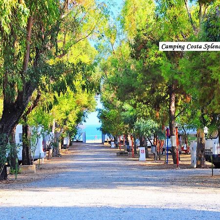 Отель Camping Costa Splendente Sul Mare Ле-Кастелла Экстерьер фото