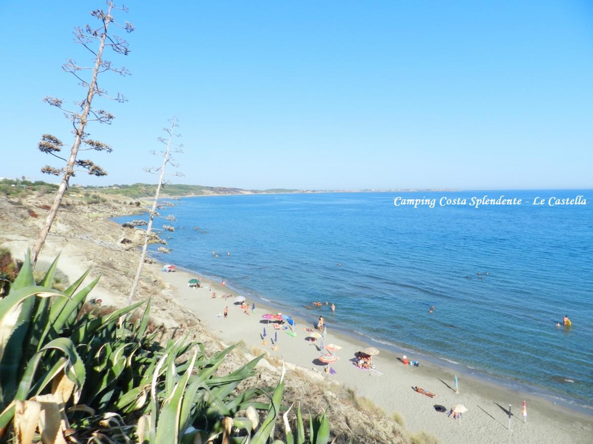 Отель Camping Costa Splendente Sul Mare Ле-Кастелла Экстерьер фото