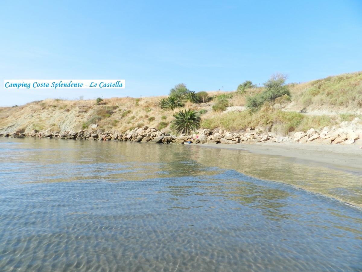 Отель Camping Costa Splendente Sul Mare Ле-Кастелла Экстерьер фото